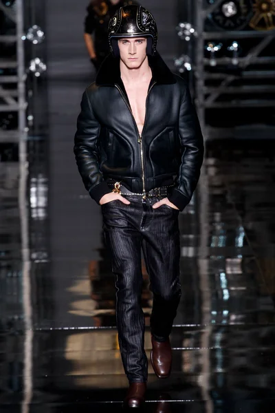 Look 32